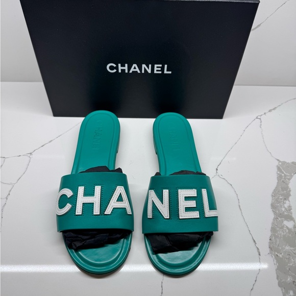 Chanel Green FlipFlops Size 39 - Picture 1 of 5